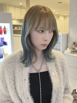 プラス ファースト ヘア(Plus 1st) アイスブルー×ルーツカラー×ミディアムウェーブ