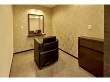 周囲を気にせず、髪も心も深く癒す“ご褒美時間”を。