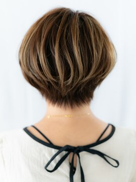 大人可愛い立体感アッシュ抜け感ショートc小山20代30代40代