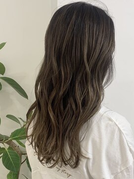 エリマ 調布(elima) 調布白髪ぼかしハイライトミディアムボブアッシュベージュカラー