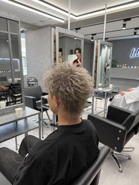 ラヴィット 横浜店(LUVIT) ホワイトベージュスパイキーショート