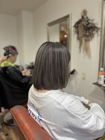ヘアメイク アンフィ(amphi)&nbsp;シルバー系ハイライト