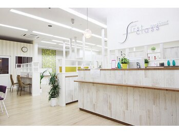 ファーストクラス 真岡店の写真/髪に優しい高品質な薬剤を使用。お客様の事を第一に考え、なりたい理想のスタイルを叶えます♪