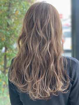 アンダートゥリールーツ(UNDER TREE ROOTS) ハイライト×ナチュラルロング×アッシュベージュ