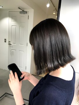 ネイヴィル(navile) ◎赤みゼロ　透明感オリーブベージュ