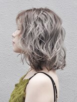 シズク(sizuk)&nbsp;透明感あるグレージュヘア