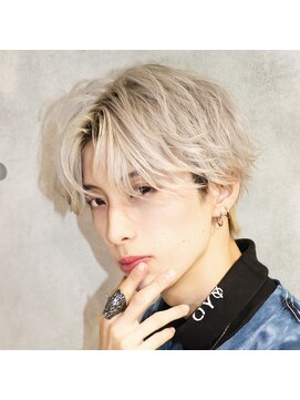 トゥルークリエイション 渋谷(True Creation SHIBUYA) ブロンド毛流れセンターパート