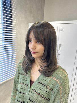 ユニバーストーキョー 池袋西口店(universe tokyo) 顔まわりレイヤー（レイヤーカット/オリーブカラー）