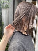 ベージュカラー×切りっぱなしボブ