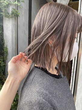 エヴリィ(every) ベージュカラー×切りっぱなしボブ