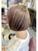 サーティエイト(38)&nbsp;ライン美人 ショートボブ ロイヤルグレージュ 白髪ぼかし/元町/