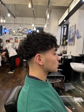 ブロートーキョーバーバーショップ 神田店(Bro Tokyo BARBERSHOP) スペインカール×ツーブロミドルフェード