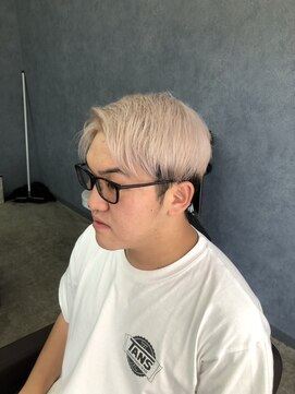 クレオ 福大通り店(CREO) ホワイトカラー×ショートセンターパート