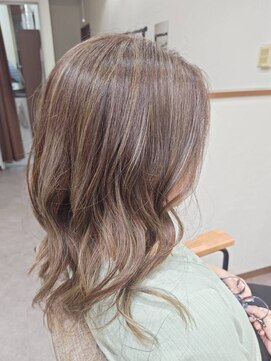 ヘアメイクアクト 都賀店 痛んでいる部分をカット　レイヤー/ハイライト