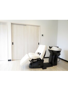 1席のみの完全プライベート空間―清潔感ある店内が◎オーナー得意のヘッドスパで髪と頭皮の環境を改善♪