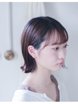 ホワイトルーム(White Room) シルキーバングの外ハネボブ