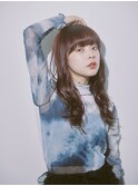 ラフさとナチュラル感を演出するルーズウェーブ