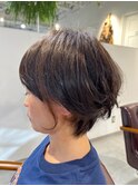 大人ショートボブ／インナーカラー／イヤリングカラー