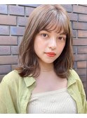 イメチェン ホワイトブロンド 外ハネボブ 美髪 ワイドバング