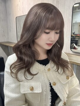 ラフィット 香椎(lafit) くすみ艶グレージュで大人の透明感ヘアにツヤ感重視の暗髪カラー