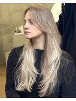 ヌエン 渋谷(NU/EN) ホワイトブロンドバレイヤージュ×バタフライレイヤー