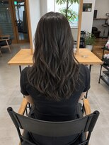 ソヨ ヘアー ミュージアム(Soyo Hair museum) オリーブカラー×ゆる巻き