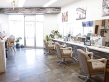 バーチュ 堺上野芝店(VIRTUE)の雰囲気（仕上げは、セルフブローで、人気のスタイリング剤を試せます！）