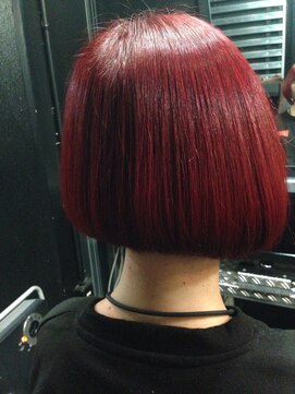 ゾーマ(ZOUMA) ダークレッド ボブスタイル カラートリック