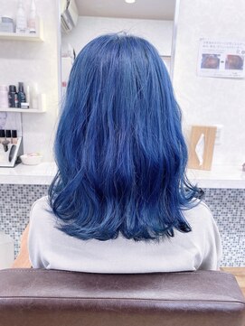 美容室ママハウス 鮮やかブルー