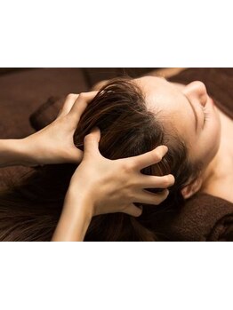 ＜頭皮もお顔もスッキリ＞ヘッドスパでお顔のリフトアップ効果◎極上の贅沢timeで頭皮も心も満たされる♪