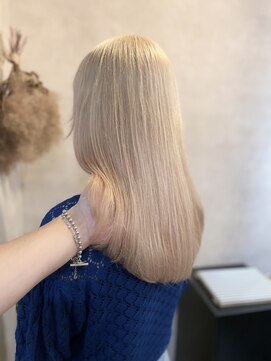 ルモ(Lumo) 【HIROMI指名】ホワイトブロンド/誰もが憧れるサラ艶ハイトーン