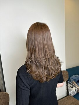 ネウィ 調布(newi) ロングレイヤーカット/美髪スタイル/シルキーベージュ