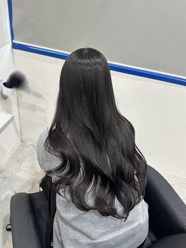 リラ(Rira) 暗髪カラー×髪質改善