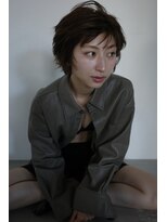 ニア(nir.) 20代30代40代小顔ひし形くびれミディアムショート
