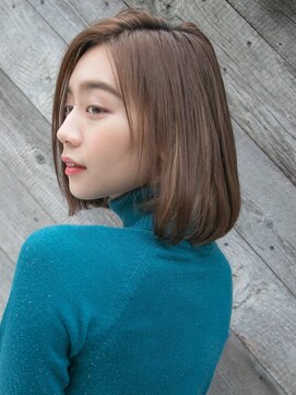 ルティア(Lutia) ワンレンボブ    センターパート   アッシュカラー ☆