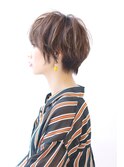 ことりベージュネイビーカラー毛先パーマ小顔ワンサイドショート