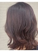 ふんわりクセ毛を活かしたミディアムヘアー