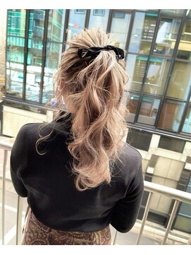 アイユー(ii+U) ポニーテール　アップスタイル　ヘアセット　巻きおろし