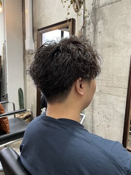 ヴィップルーム(viproom) ビジネスマン/スパイラルパーマ/フェードカット簡単スタイリング