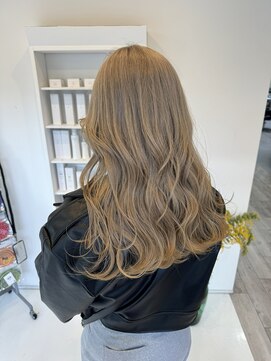 グク(GUK) ブロンドベージュ〔沼津/ブリーチ/ダブルカラー〕