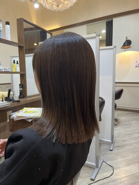 アトリエ リッツ(ATELIER RITZ) ☆切りっぱなし外ハネミディアム☆