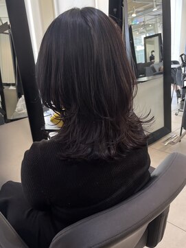 アクアオモテサンドウ(ACQUA omotesando) △ウルフカットレイヤーカットブルーブラック地毛風カラー