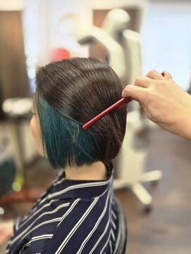 タイガ 上野御徒町(TAIGA) ☆インナーカラー☆グリーン☆ボブ☆【ヘアメイク凛】