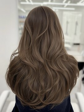 アマトウキョウスマートサロン(AMA TOKYO×Smart Salon) ヘーゼルベージュ　ブリーチなし　レイヤーカット　海外風