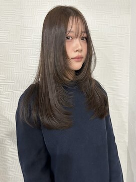 ヴィアーレアンクスタイル(VIALE Ank style) 赤み消しオリーブグレージュ+抜け感フェイスレイヤー