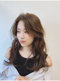 抜け感ウェーブ×ナチュラルベージュ