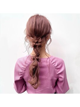 アイユー(ii+U) 個性派　編みおろしアレンジ　ヘアセット　上品　大人