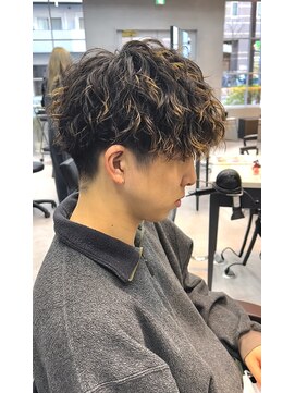 エレナ(elena) ツイストスパイラルパーマツーブロック束感ショート刈り上げ