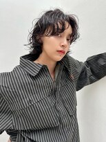 ホロ(hollo)&nbsp;ウルフパーママッシュショートスパイラルパーマ