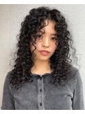 ロングスパイラルパーマ×ブラックヘア